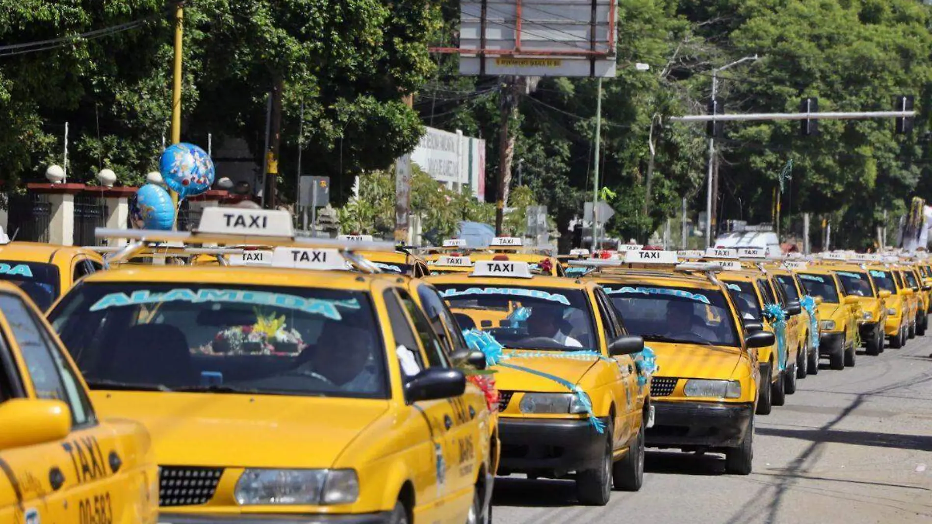 Secuestran a dos estudiantes, un profesor y un chofer de taxi en Oaxaca